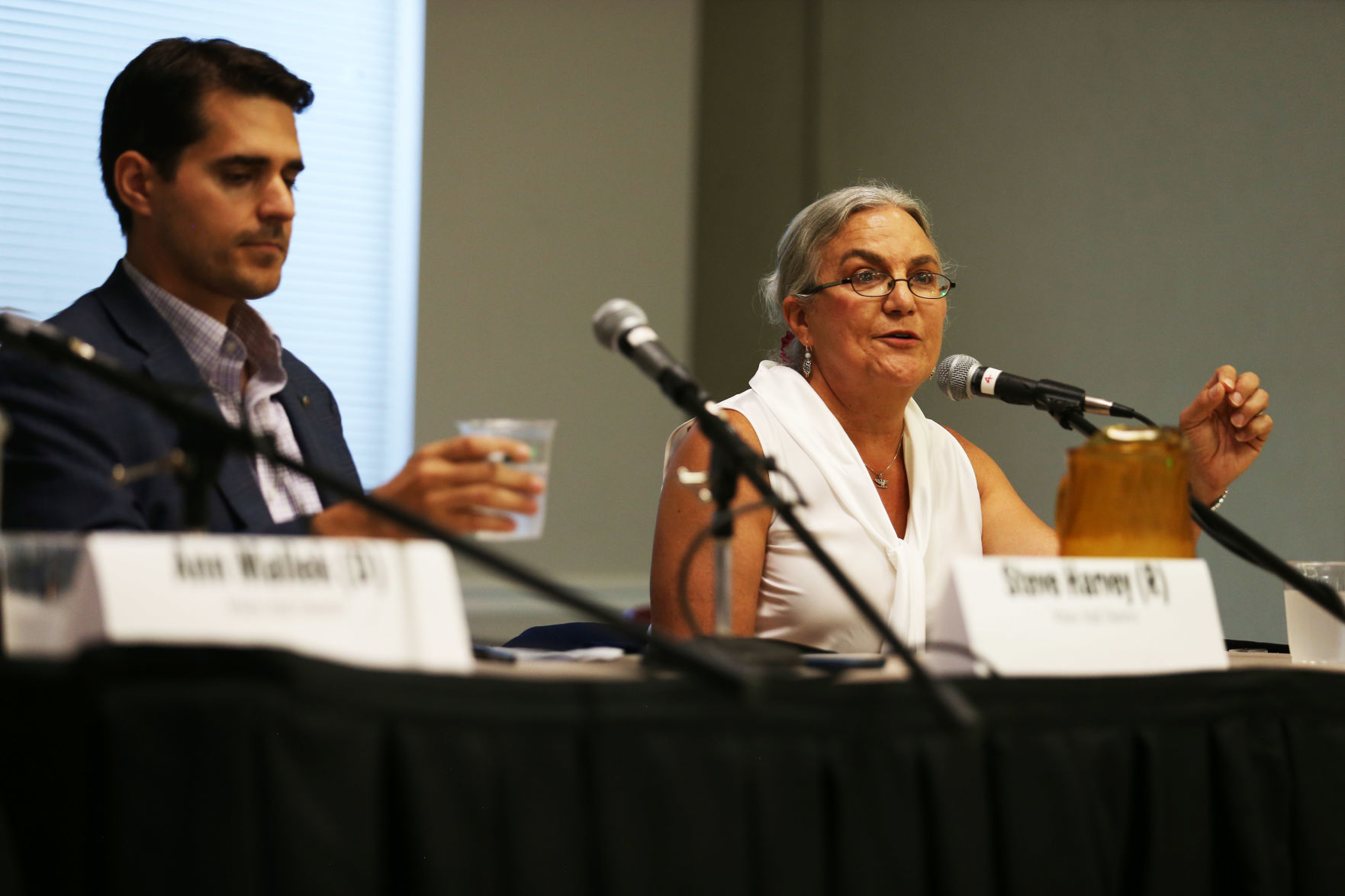 20190912_cdp_news_BosDebate443.JPG